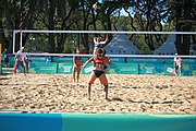 Deutsch: Beachvolleyball bei den Olympischen Jugendspielen 2018; Tag 8, 14. Oktober 2018; Mädchen, Achtelfinale – Bolivien-Puerto Rico 0:2 (18–21/18–21 ) English: Beach volleyball at the 2018 Summer Youth Olympics at 14 October 2018 – Girls Round of 16 – Bolivia-Puerto Rico 0:2 (18–21/18–21 )