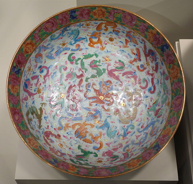 File:Bowl with Chinese dragons and western-style flowers, Chinese porcelain, 1810-1830 - Winterthur Museum - DSC01547.JPG