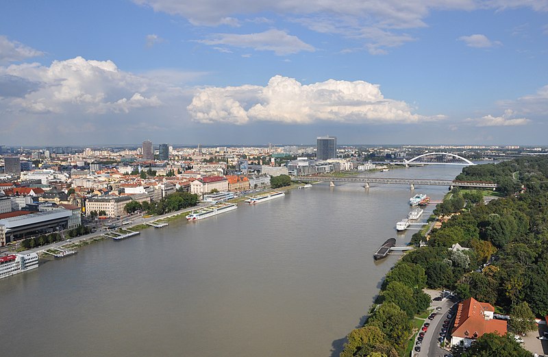 File:Bratislava Danube R02.jpg