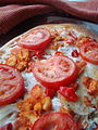 Buffalo Seitan Pizza (5049817300).jpg