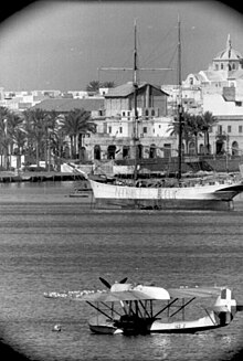 Marzo 1941: un CANT Z.501, in un porto del Nordafrica.