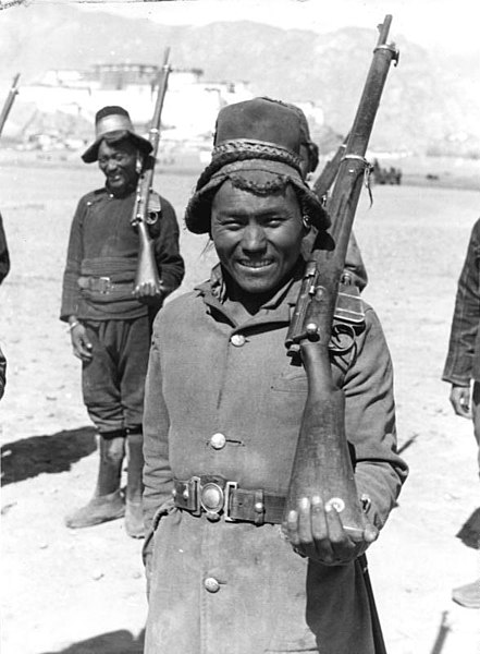 File:Bundesarchiv Bild 135-S-10-11-11, Tibetexpedition, Tibetischer Soldat.jpg