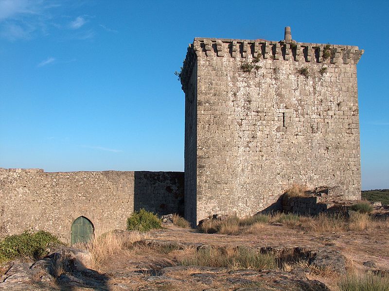 File:Castelo de Monforte 04.jpg