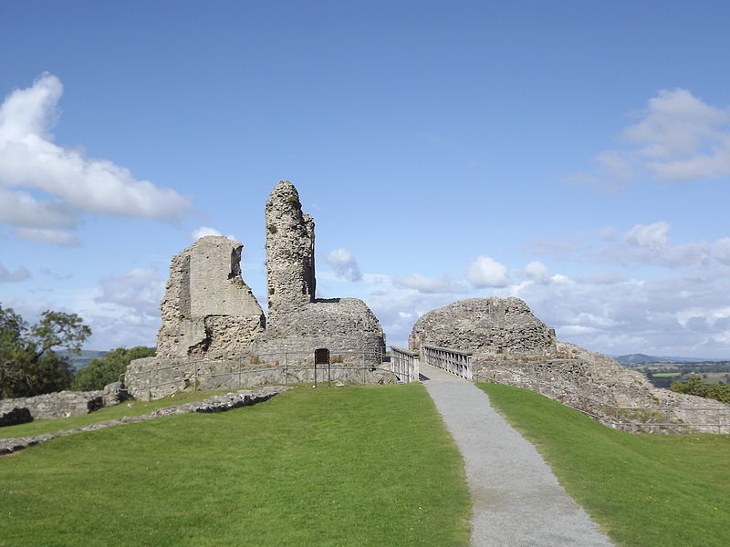 File:Castle and Path.JPG