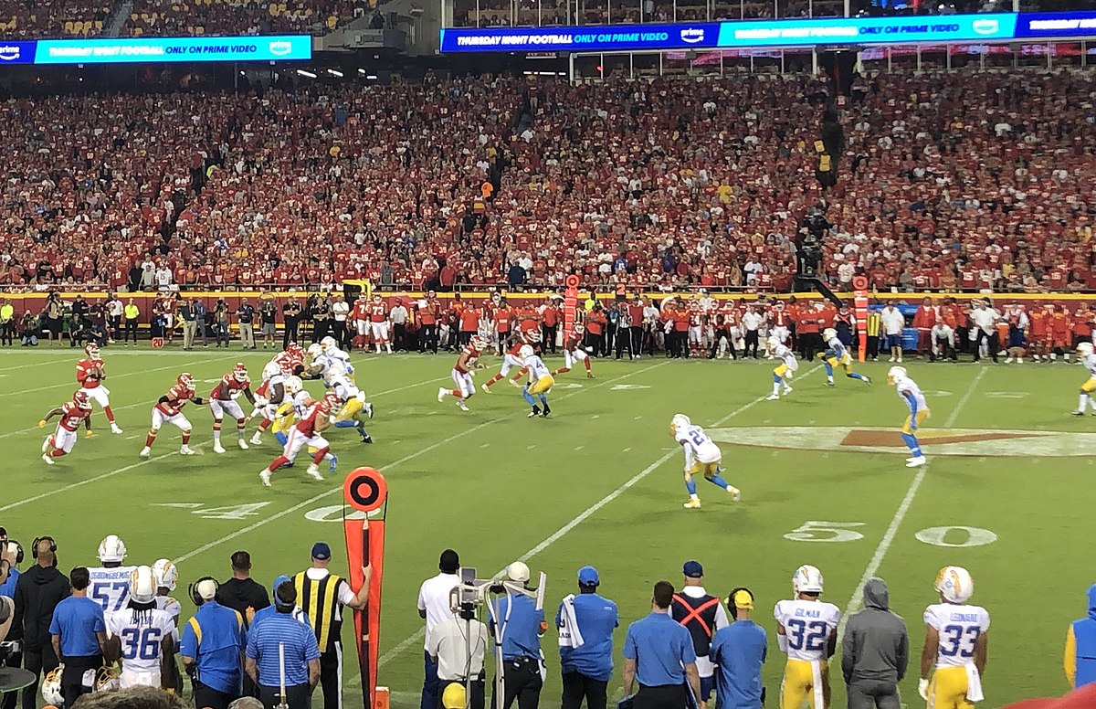 File:Chargers at Chiefs - September 15, 2022 - Thursday Night Football on  Prime Video (cropped).jpg - Wikimedia Commons