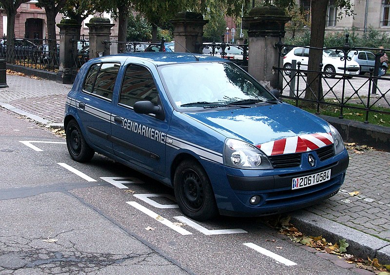 File:Clio Gendarmerie TGI de Strasbourg.JPG