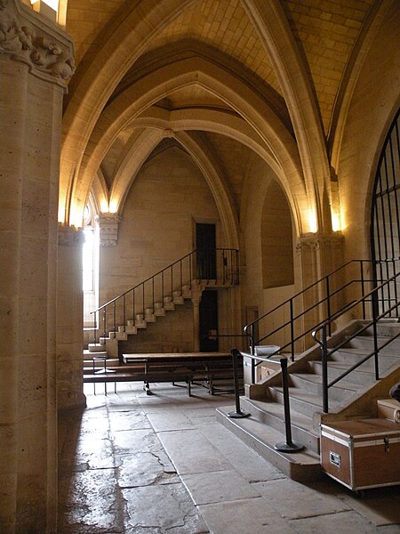 File:Conciergerie - Salle des gardes 02.JPG