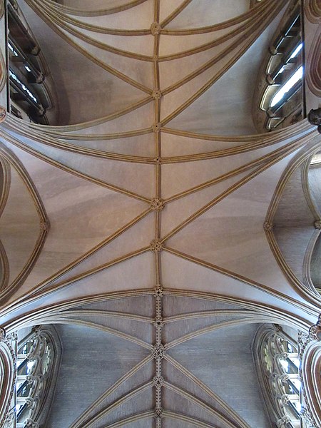 File:Crossing of Secondary transept.jpg