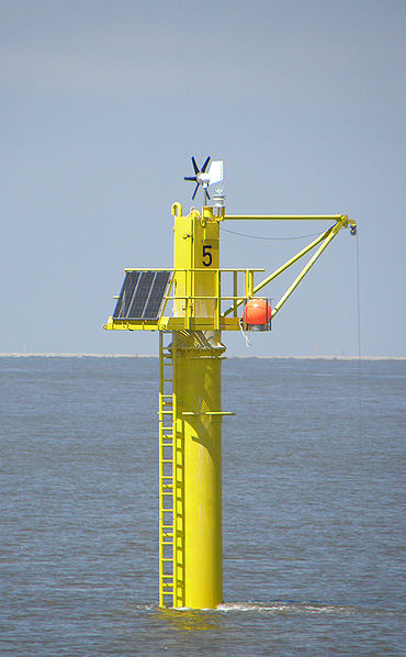 File:Cuxhaven Nordsee 2010-07 09 (RaBoe).jpg