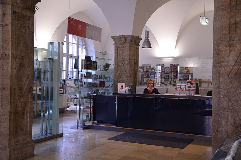 File:DBMuseumNürnberg Foyer.jpg