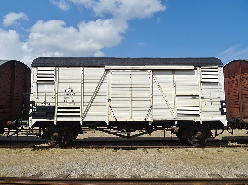 File:DSB IAR 21241 at Jernbanemuseet 01.jpg