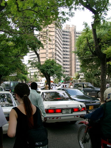 File:DarEsSalaam-SamoraMachelAvenue.jpg