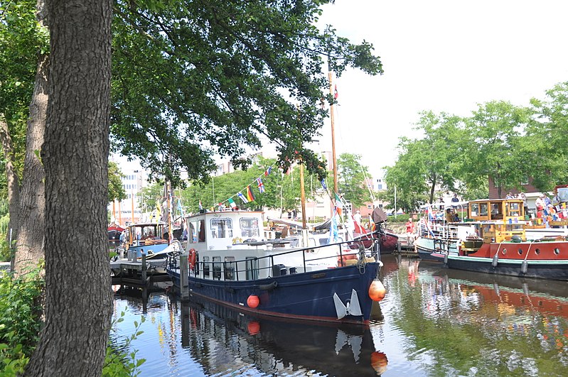 File:De BUIZERD uit 1928 bij de reünie 2015 van de LVBHB in Musselkanaal (01).JPG