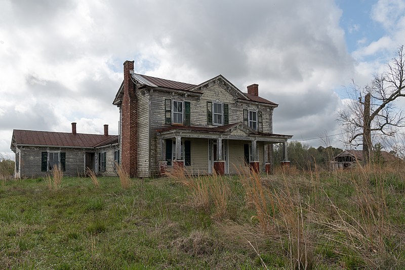 File:Decaying building Wakefield VA 3 (41568942271).jpg