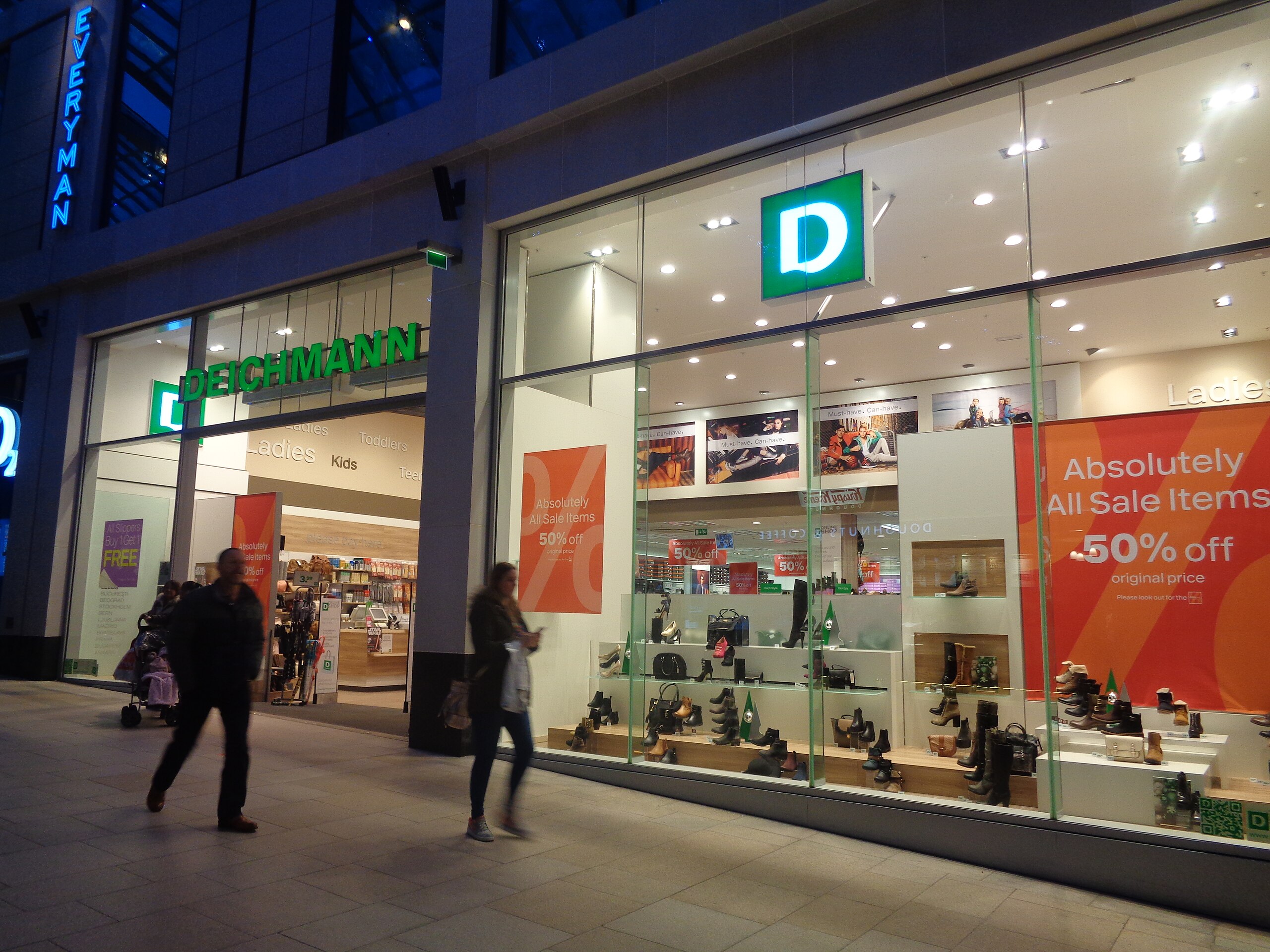 Genoptag Slovenien notifikation File:Deichmann, Trinity, Leeds (21st December 2015).jpg - Wikipedia