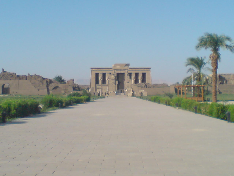 File:Dendera 1 977.PNG