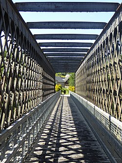 Detail of old railway bridge, Ballindalloch (geograph 5020165).jpg