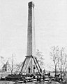 Die Gartenlaube (1897) b 468_2.jpg Verschieben eines Fabrikschornsteines zu Manhaset im Staate New York