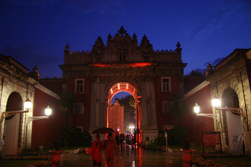 File:Dolmabahce Palace Istanbul.jpg