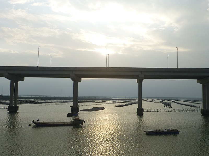 File:Donghai Island - P1570488 - donghai bridge.JPG