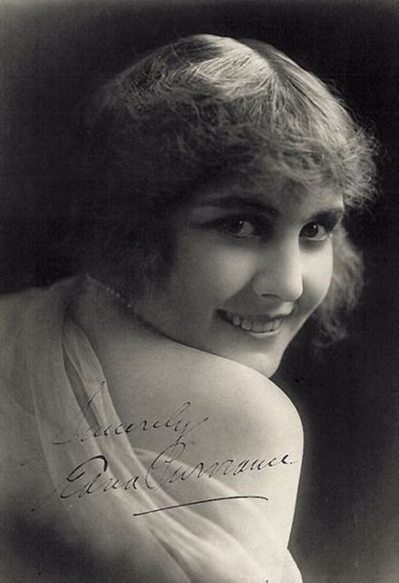 Purviance in Photoplay magazine, 1915