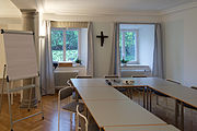 English: A seminar room at Evangelische Akademie Tutzing. Deutsch: Ein Seminarraum (Medienraum) der Evangelischen Akademie Tutzing.