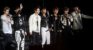 EXO tampil di Singapura pada bulan November 2012.