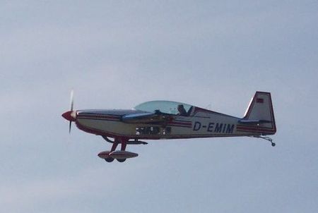 Extra 300 landing