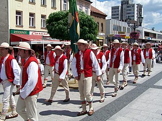 Gorol men's choir from Jablunkov (Jablonkow) during the parade at the beginning of the Jubileuszowy Festiwal PZKO 2007 in Karvina (Karwina). Festiwal pzko 1078.jpg