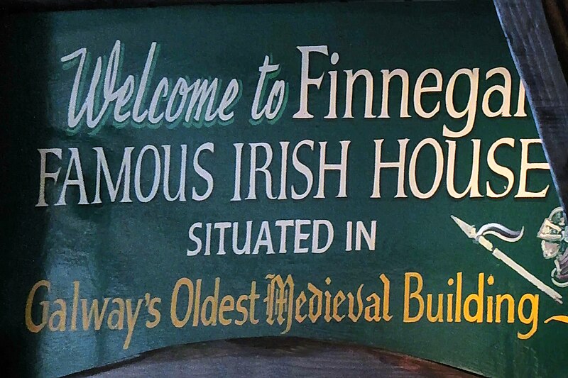 File:Finnegan's Pub, Market St, Galway (506256) (27088437444).jpg