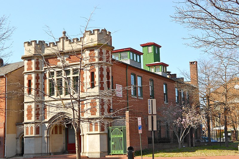 File:Firehouse on MLK Dr Baltimore.JPG