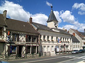 Fleurines (60), auberge et mairie, rue du général de Gaulle.jpg