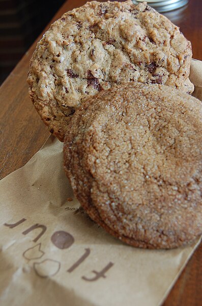 File:Flour Bakery ginger molasses and Chunky Lola Cookies.jpg