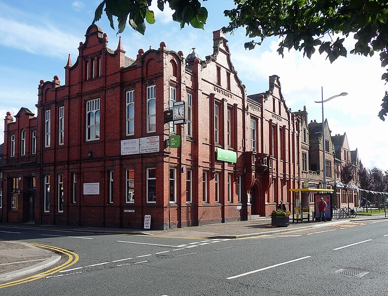 File:Former council offices, Hoylake (geograph 6737726).jpg