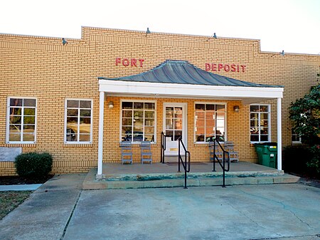 Fort Deposit, Alabama City Hall.JPG