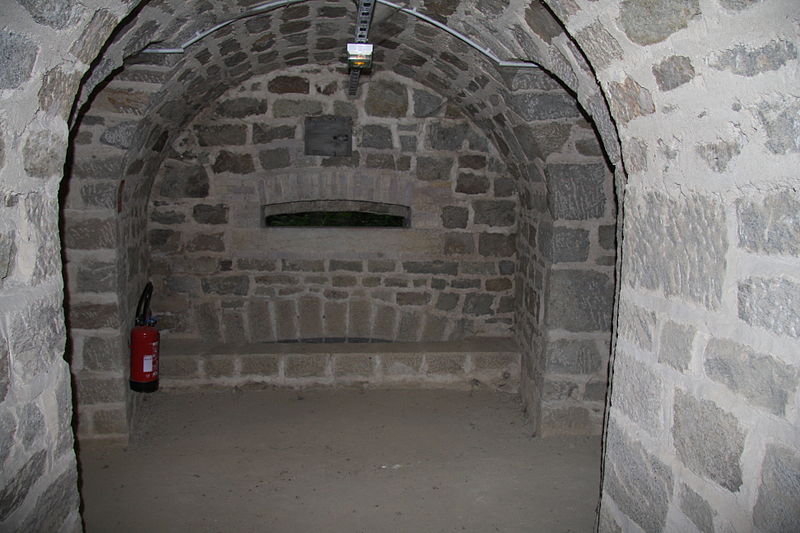 File:Fort du Bruissin Caponière double03.JPG