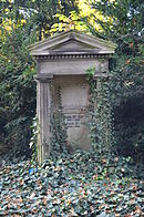 Frankfurt, main cemetery, grave II garden graves 37 straw.JPG