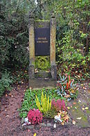 Frankfurt, main cemetery, grave V 87 Holzamer-Henn.JPG