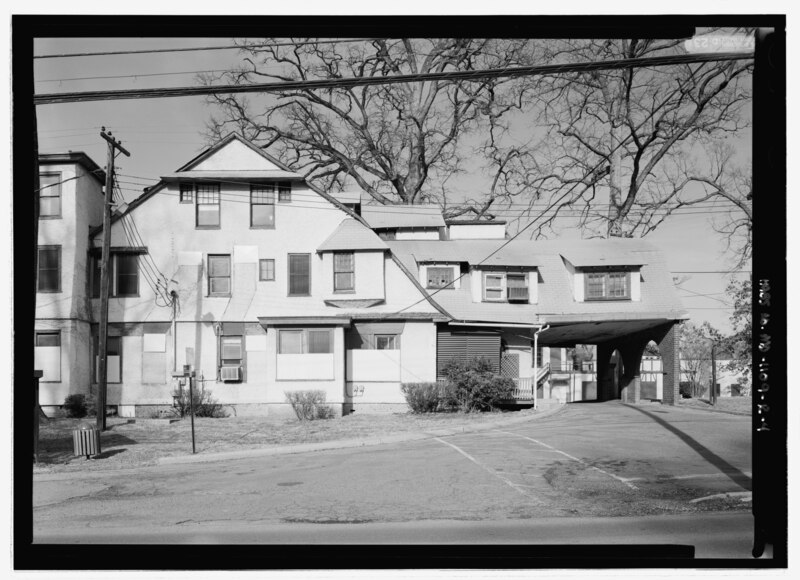 File:General view looking from the west of the central section to the porte cochere - National Park Seminary, Aloha House, North of Linden Lane near corner of Beech Drive, Silver HABS MD,16-SILSPR,2R-4.tif