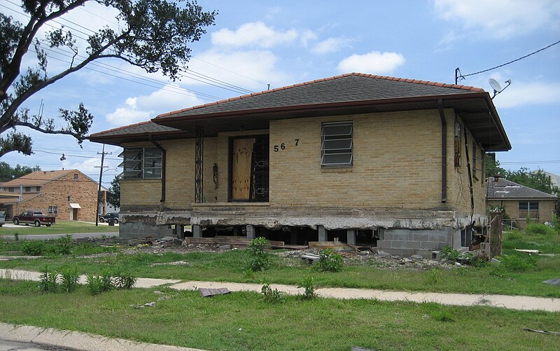 File:Gentilly28May07SlabRaisedHouse.jpg