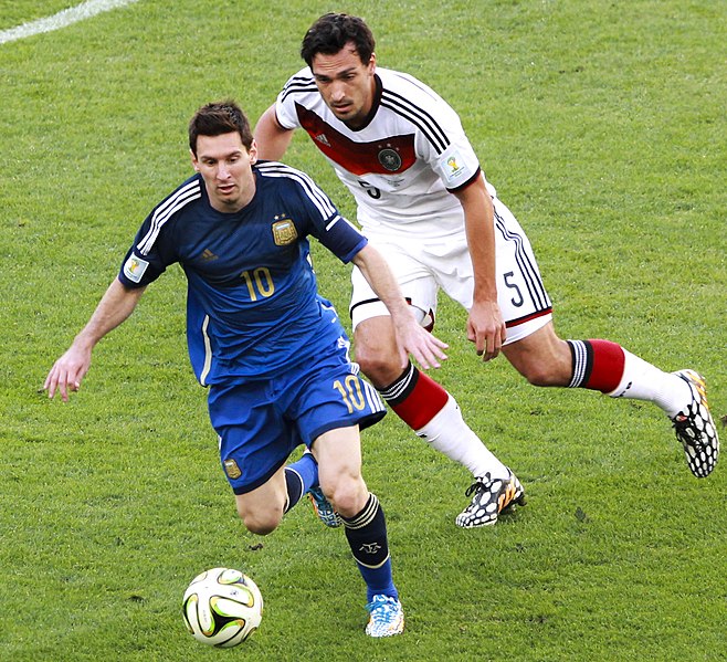 File:Germany and Argentina face off in the final of the World Cup 2014 -2014-07-13 (24) (cropped).jpg