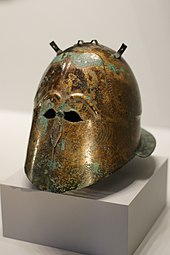 Italo-Corinthian helmet, Getty Villa Getty villa 1526 (6571555293).jpg