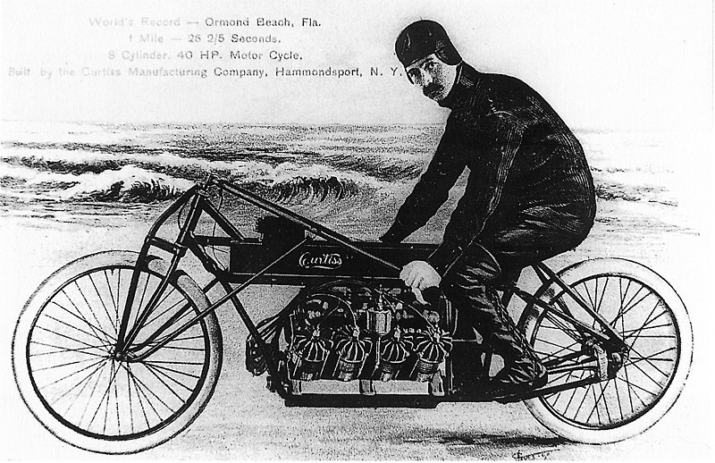 Glenn Curtiss 800px-Glenn_Curtiss_on_his_V-8_motorcycle%2C_Ormond_Beach%2C_Florida_1907