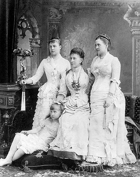 File:Grand Duchess Alexandra Iosifovna with her daughter and granddaughters.jpg