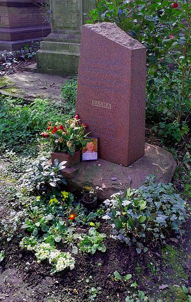 Litvinenko's grave in 2017