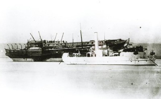 The flat-iron gunboat HMS Mastiff (right, painted white)