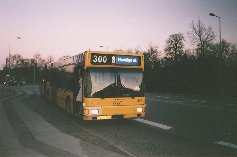 File:HT bus line 300S in Hørsholm.jpg