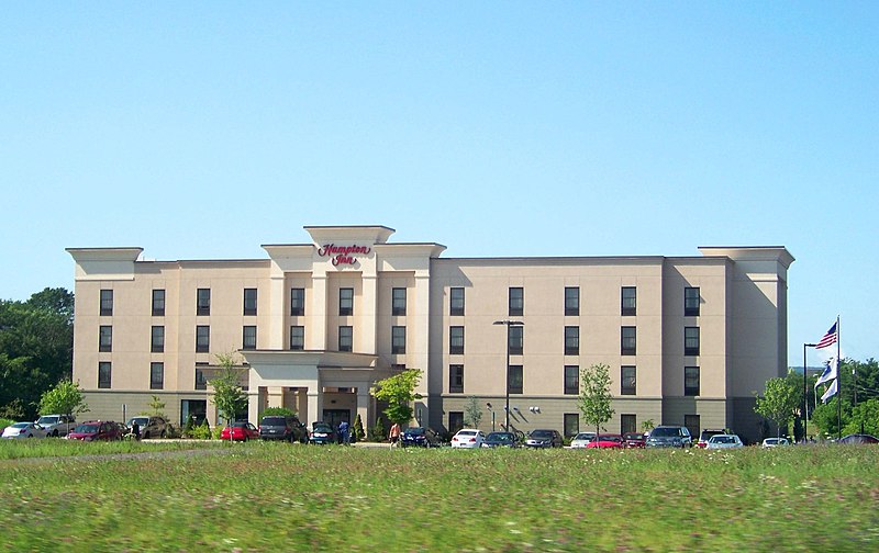 File:Hampton Inn - panoramio.jpg