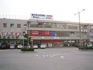 Higashi-Stasiun Okazaki (Gerbang Utara).jpg