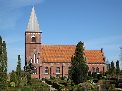 Sådan kommer du til Hjallerup Kirke med offentlig transport – Om stedet